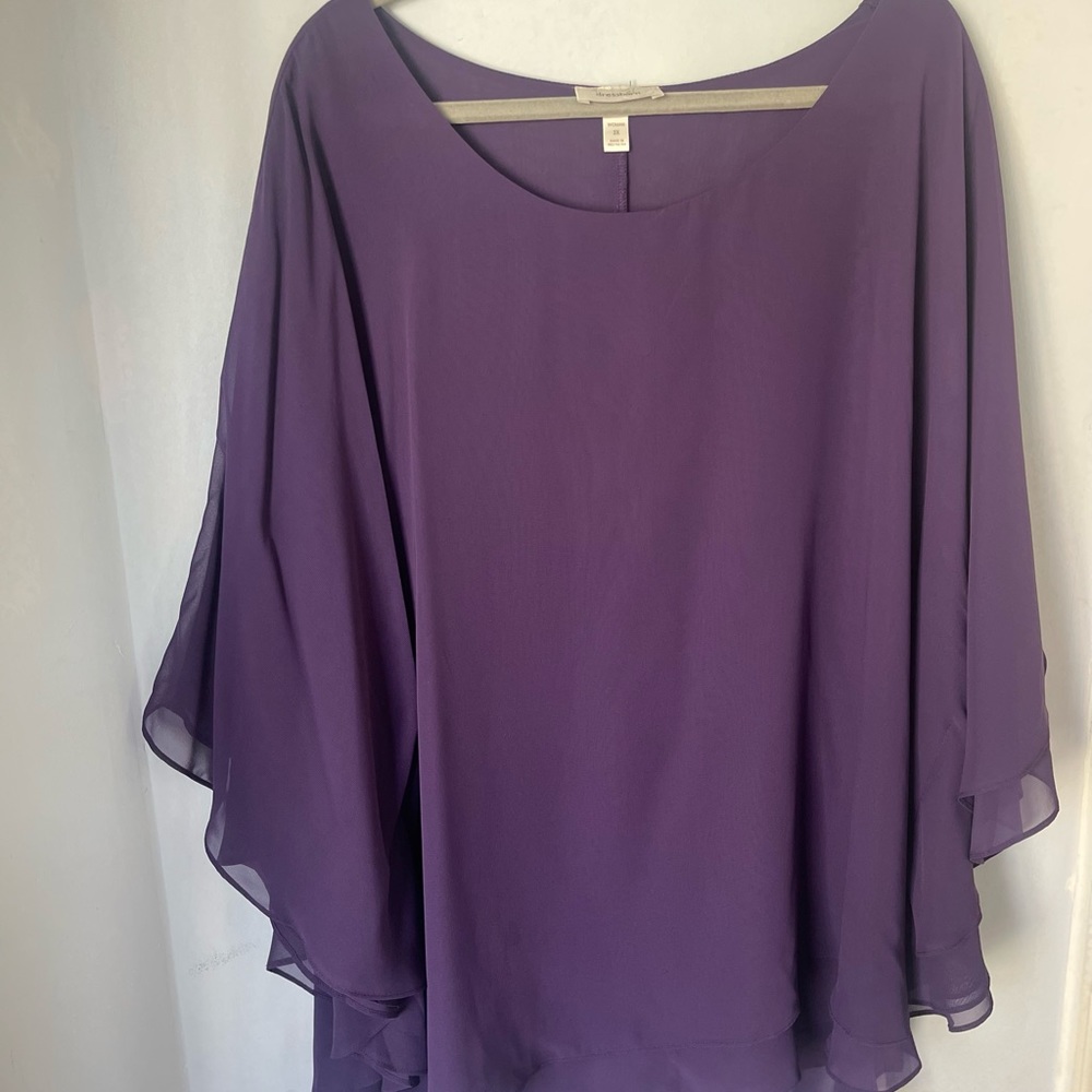 Cute Top tired, ruffle bottom top